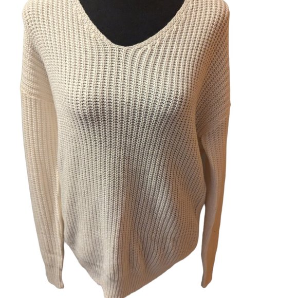 Love Tree Sweaters - Love Tree White V-Neck Sweater Size: S